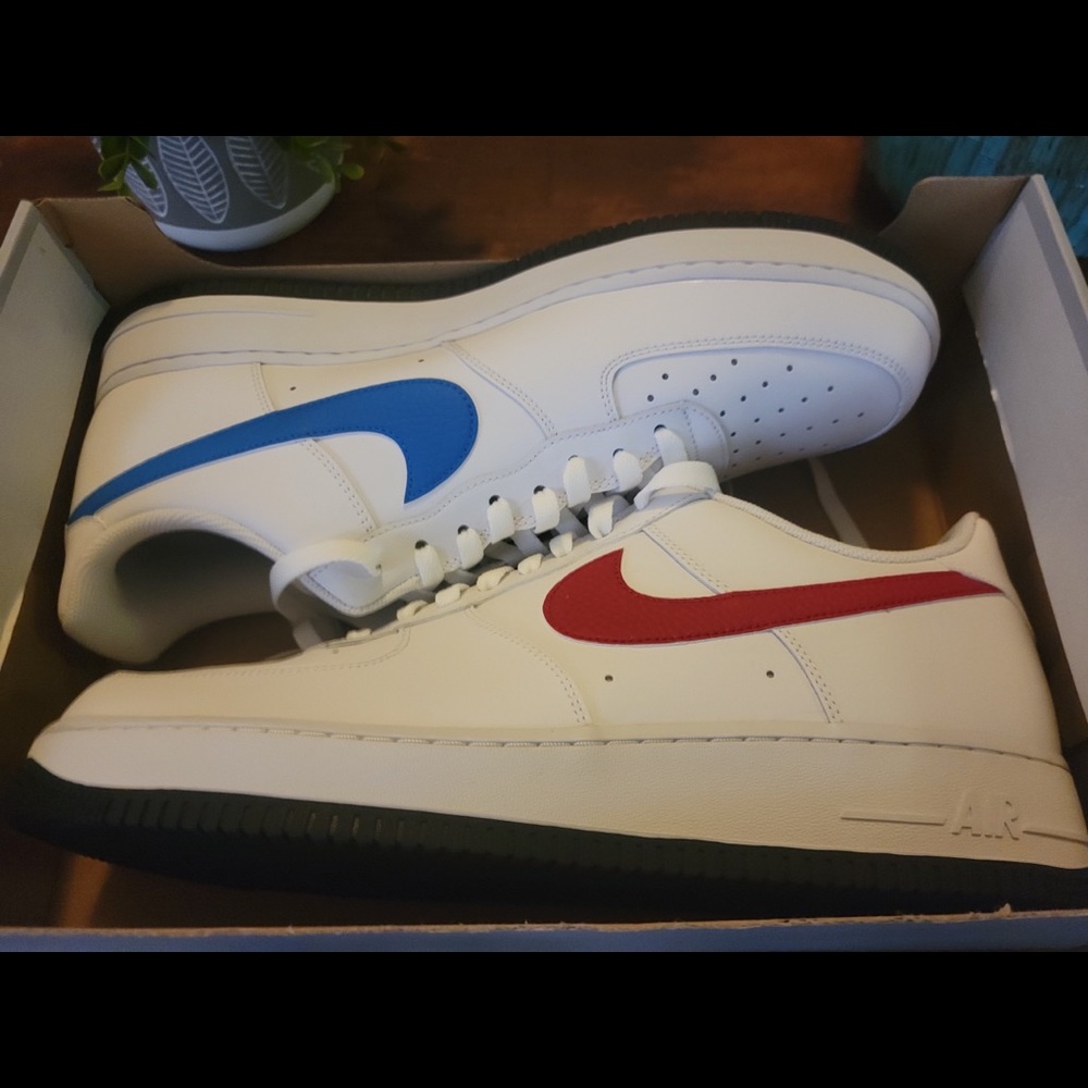 Nike 2 pairs